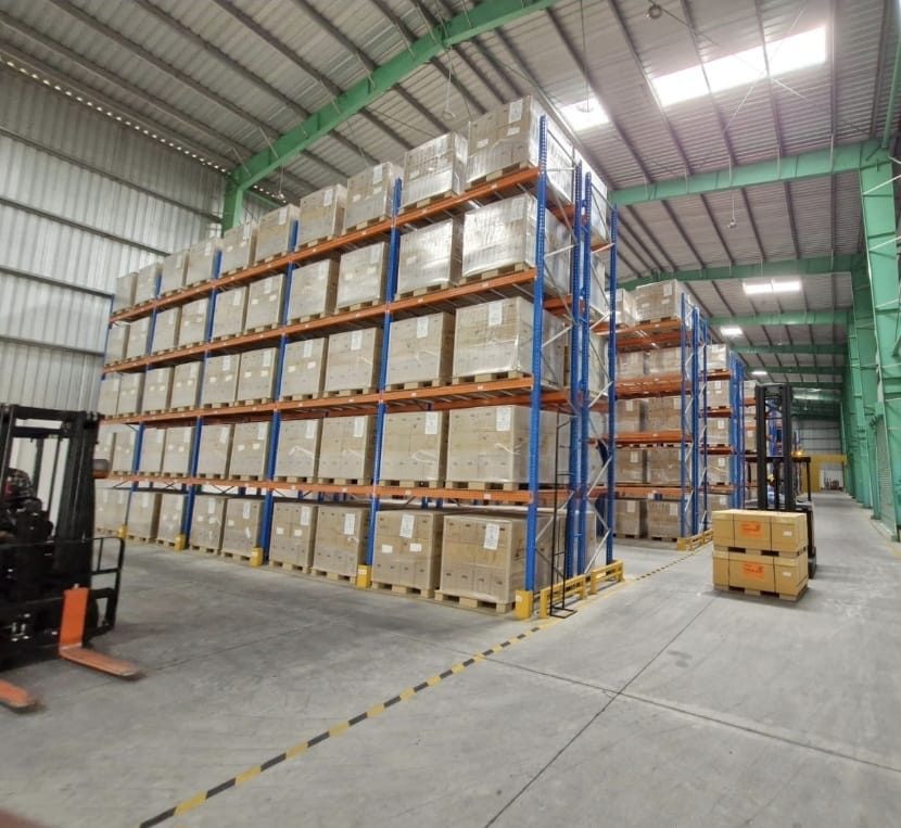 Selective pallet racking system installed in a warehouse
